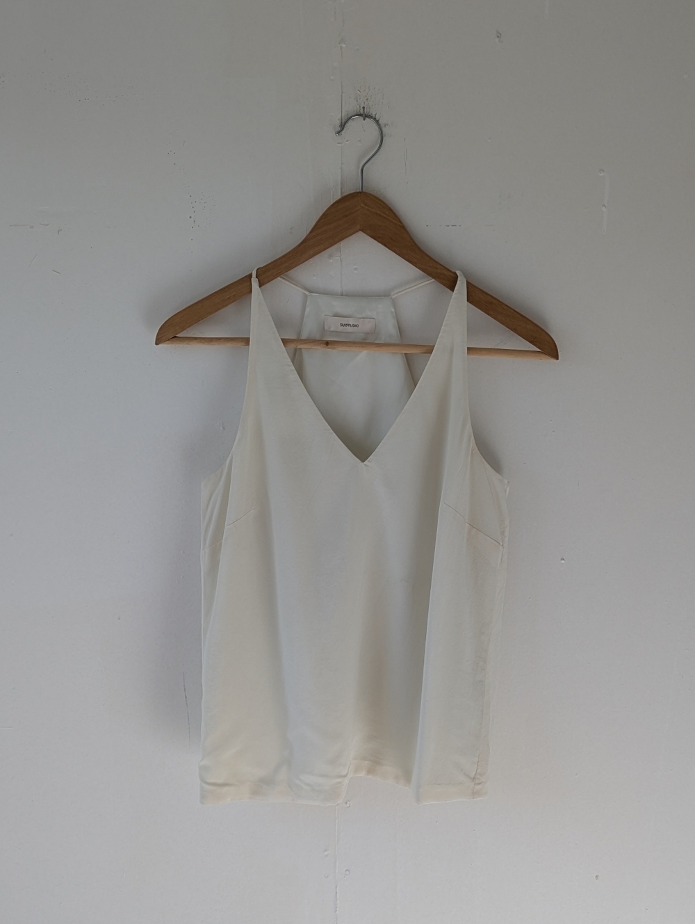 Suistudio Rickie Ivory 100% Silk V-Neck Camisole - Size 2/4